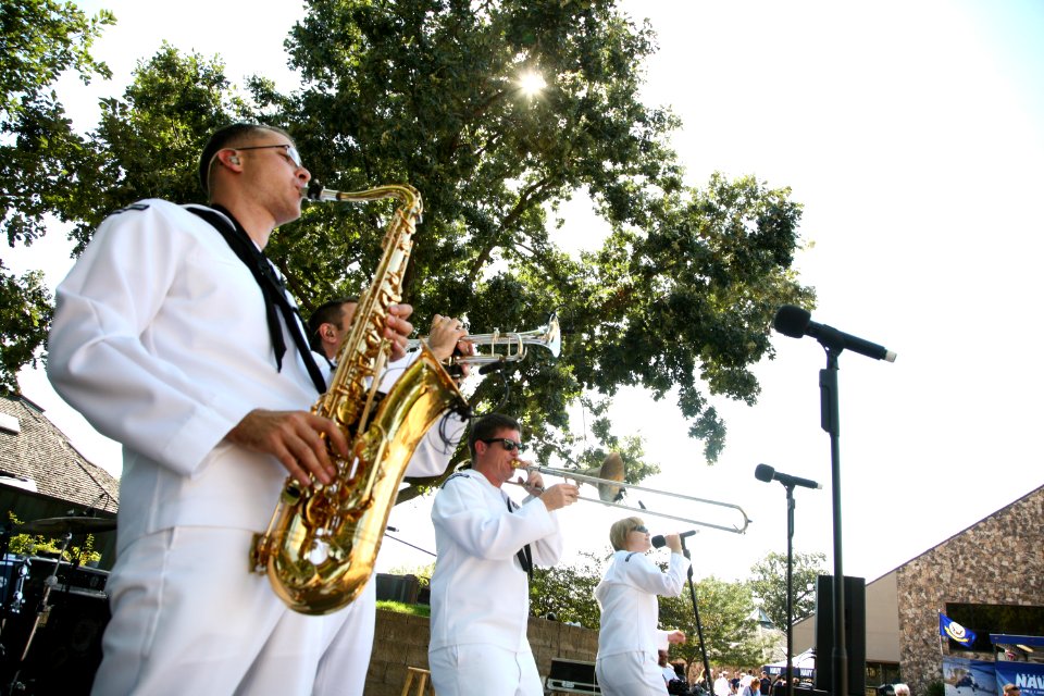 US Navy 110907-N-YM440-159 Members of the U.S. Navy Band Great Lakes, Horizon, perform at the Henry Doorly Zoo during Omaha Navy Week