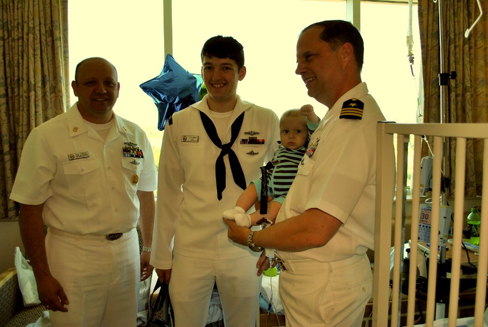 US Navy 110907-N-CI293-014 Master Chief Electronics Technician David Turley Electrician's Mate 2nd Class Dustin Collman and Cmdr. Michael Fisher po