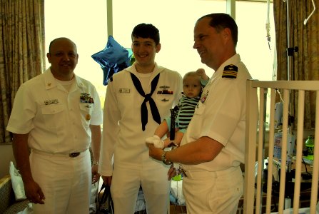 US Navy 110907-N-CI293-014 Master Chief Electronics Technician David Turley Electrician's Mate 2nd Class Dustin Collman and Cmdr. Michael Fisher po