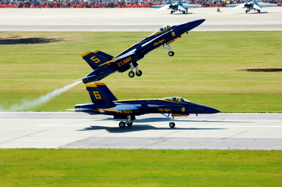 US Navy 110911-N-IR859-013 Lt. Cmdr. Ben Walborn, lead solo pilot for the U.S. Navy fight demonstration squadron, the Blue Angels, begins the Dirty