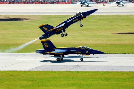 US Navy 110911-N-IR859-013 Lt. Cmdr. Ben Walborn, lead solo pilot for the U.S. Navy fight demonstration squadron, the Blue Angels, begins the Dirty
