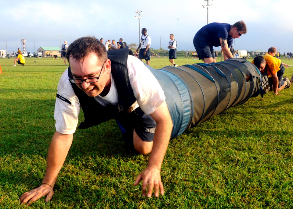 US Navy 110909-N-FI736-513 Chief petty officer selects participate in the Chief Petty Officer Challenge at Naval Station Norfolk