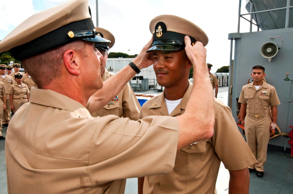 US Navy 110916-N-CZ945-154 Chief Aerographer's Mate Chi Maxey receives his chief cover