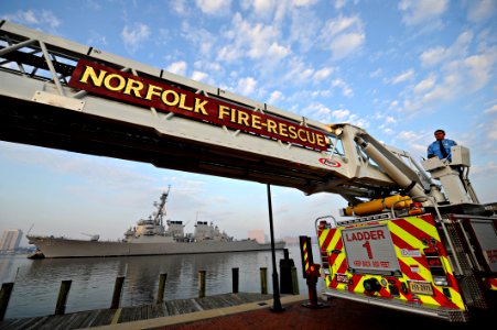 US Navy 110911-N-NY820-067 USS Cole (DDG 67), along with Norfolk emergency response vehicles are the backdrop for a 9-11 Remembrance ceremony at To photo