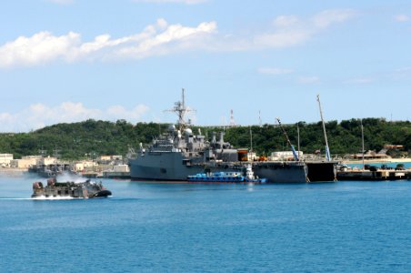 US Navy 110923-N-MW330-268 A landing craft air cushion prepares to embark the amphibious transport dock ship USS Denver (LPD 9) moored at West Army