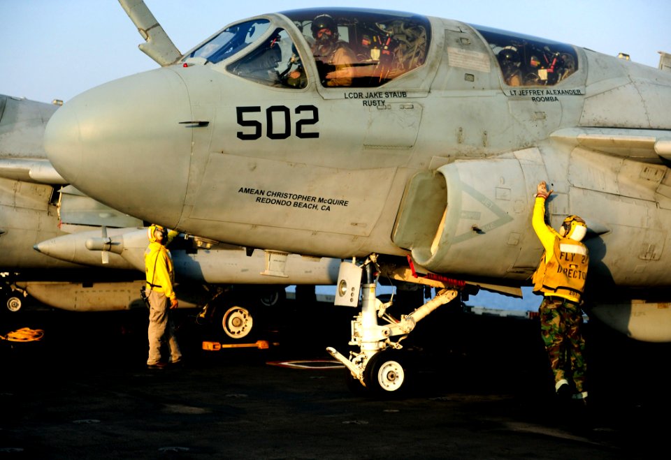 US Navy 110925-N-VN693-480 Aviation Boatswain's Mate (Handling) Airman Apprentice Terrance Wever, from Charleston, S.C