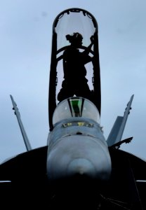US Navy 110927-N-GZ277-060 Aviation Machinist's Mate Airman Andre Payne, assigned to Strike Fighter Squadron (VFA) 22