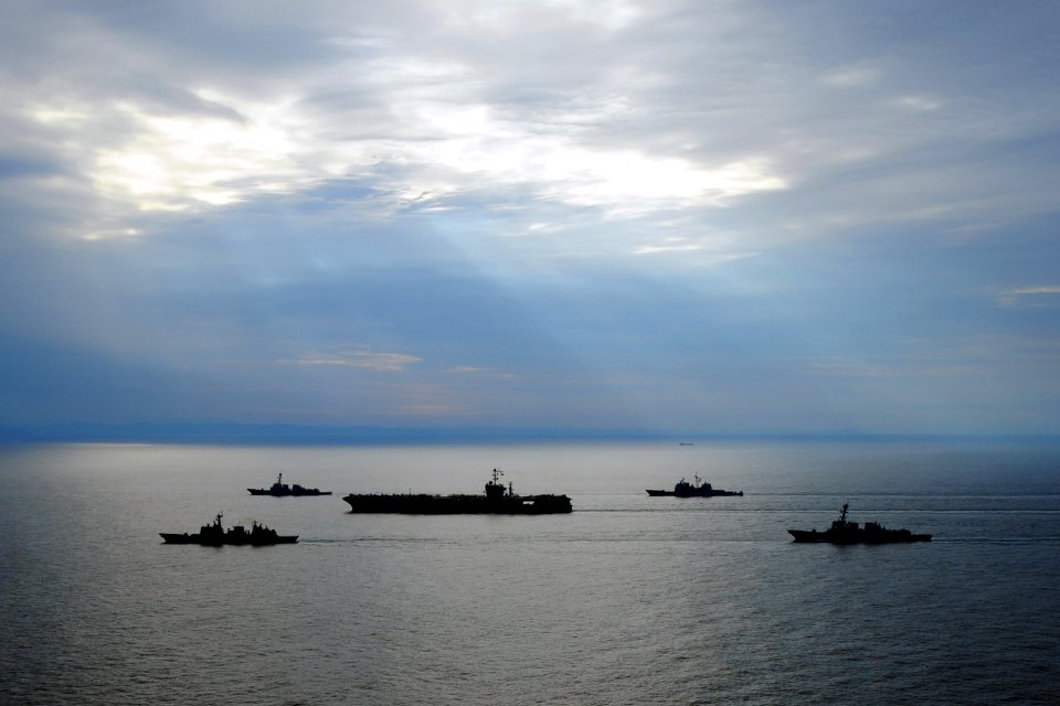 US Navy 110929-N-DS193-014 Wang Geon (DDH 978), forward left, USS Cowpens (CG 63) and USS Mustin (DDG 89) escort USS Mustin (DDG 89) escort the air