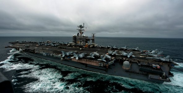 US Navy 110926-N-TU221-966 USS Abraham Lincoln (CVN 72) transits the Pacific Ocean