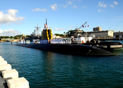 US Navy 110930-N-UK333-048 The Los Angeles-class fast attack submarine USS Cheyenne (SSN 773) returns to Joint Base Pearl Harbor-Hickam after a six photo