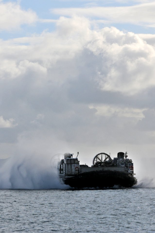 US Navy 110930-N-MW330-145 A landing craft air cushion prepares to enter the well deck