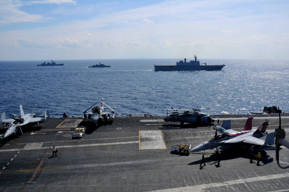 US Navy 111003-N-SF704-035 Republic of Korea naval vessels transit the Korea Strait with the aircraft carrier USS George Washington (CVN 73) during