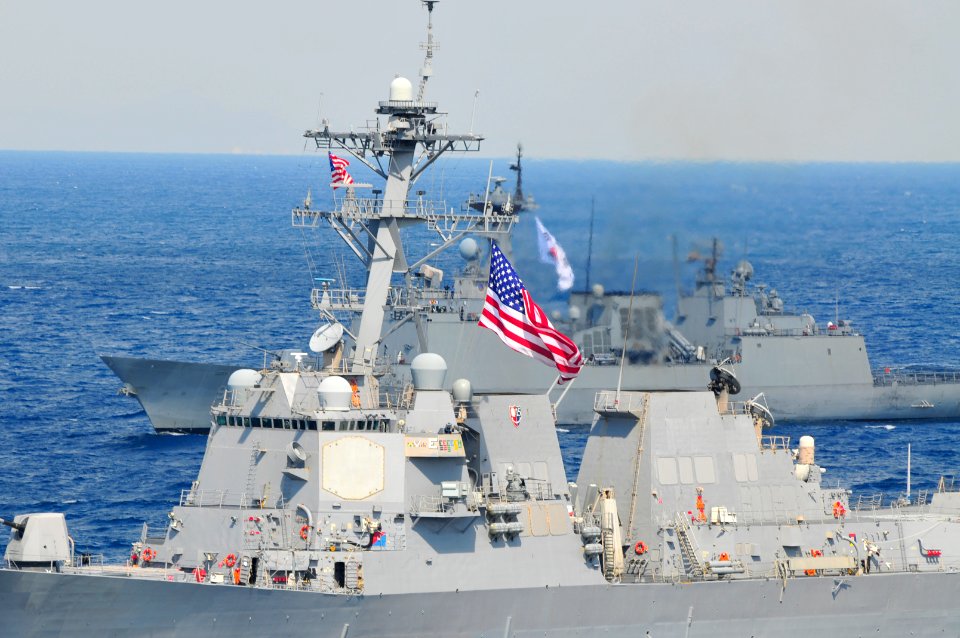 US Navy 111003-N-JO245-082 The Arleigh Burke-class guided-missile destroyer USS Mustin (DDG 89) and the Republic of Korea navy destroyer ROKS Wang