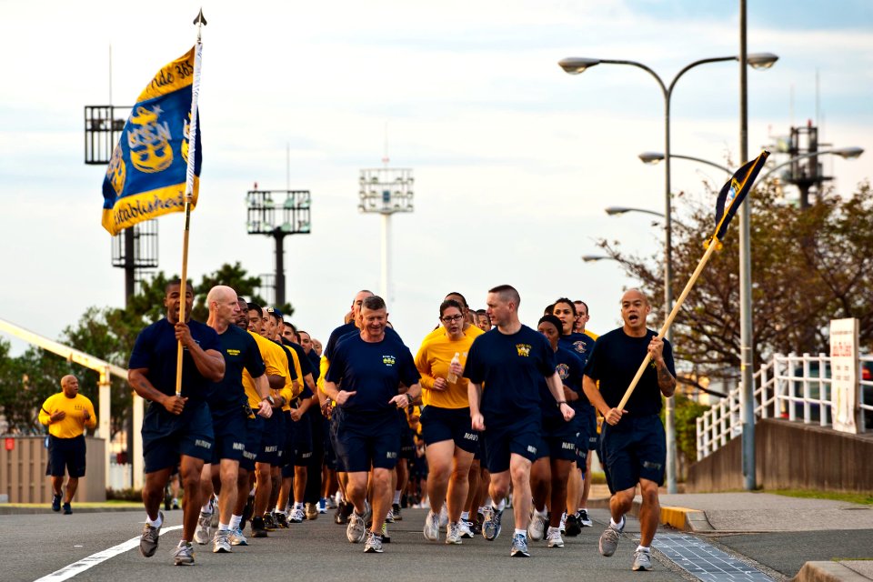 US Navy 111004-N-CZ945-020 YOKOSUKA, Japan (Oct. 4, 2011) Master Chief Petty Officer of the Navy (MCPON) Rick D. West participates in a training r
