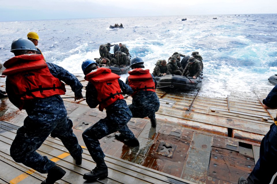 US Navy 111006-N-MW330-656 Sailors assist Marines assigned to the 31st Marine Expeditionary Unit (31st MEU) in combat rubber reconnaissance crafts