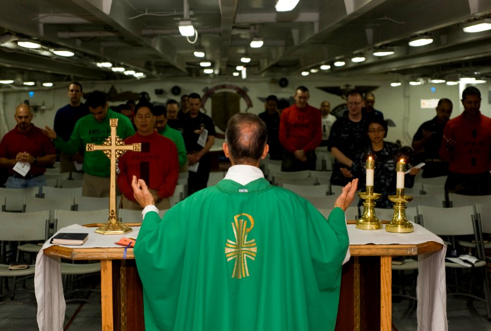 US Navy 111009-N-SF704-126 Lt. Cmdr. Jose Pimentel, Roman Catholic chaplain aboard the aircraft carrier USS George Washington (CVN 73) leads Sailor
