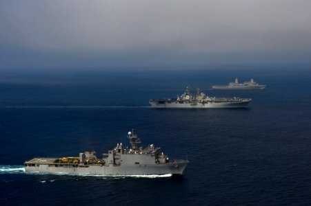 US Navy 111010-N-KD852-204 The amphibious dock landing ship USS Pearl Harbor (LSD 52), front, the amphibious assault ship Makin Island USS Makin Is