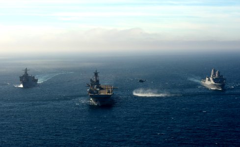 US Navy 111010-N-KD852-438 The amphibious dock landing ship USS Pearl Harbor (LSD 52), left, the amphibious assault ship Makin Island USS Makin Isl