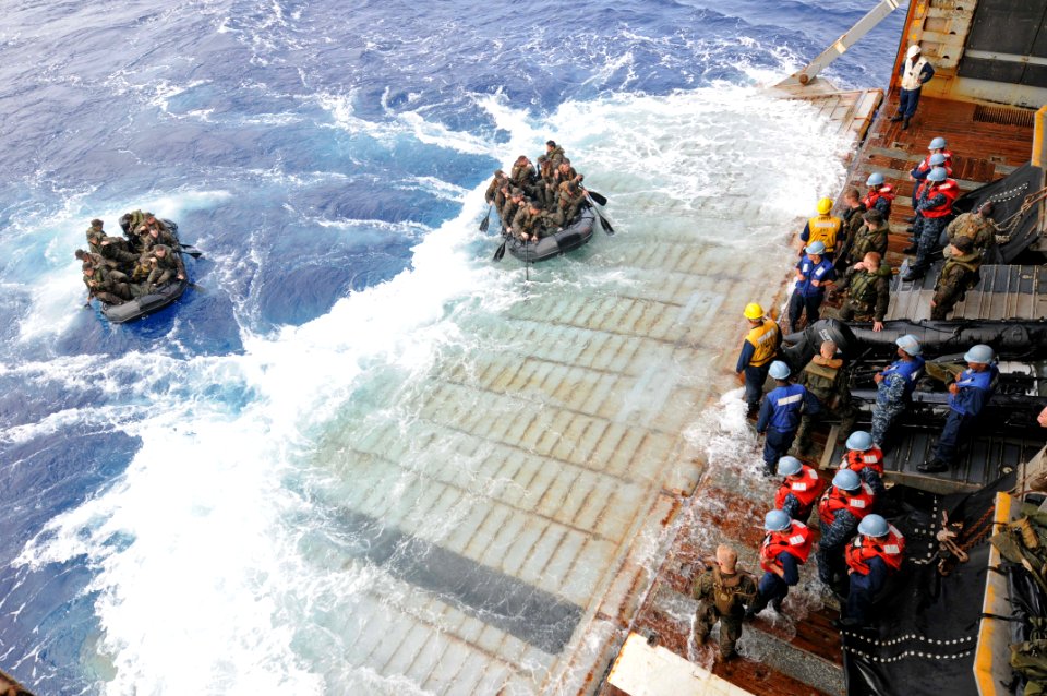 US Navy 111006-N-MW330-826 Sailors launch Marines assigned to the 31st Marine Expeditionary Unit (31st MEU) in combat rubber reconnaissance craft a