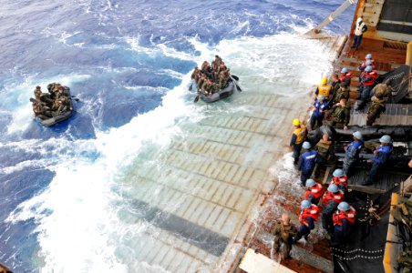 US Navy 111006-N-MW330-826 Sailors launch Marines assigned to the 31st Marine Expeditionary Unit (31st MEU) in combat rubber reconnaissance craft a