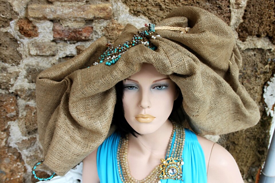 Headdress woman display dummy