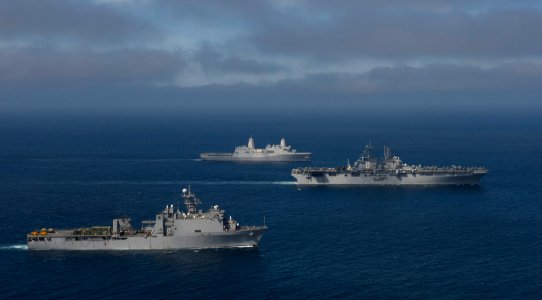 US Navy 111010-N-KD852-355 The amphibious dock landing ship USS Pearl Harbor (LSD 52), front, the amphibious assault ship Makin Island USS Makin Is