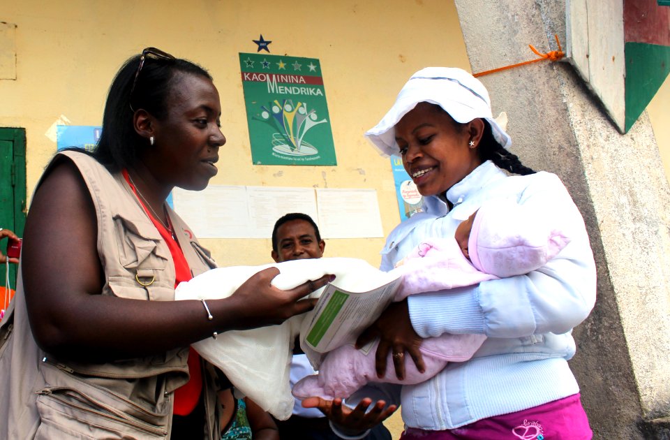 USAID in Madagascar Malaria control – bed net continuous distribution launch (30854950843)