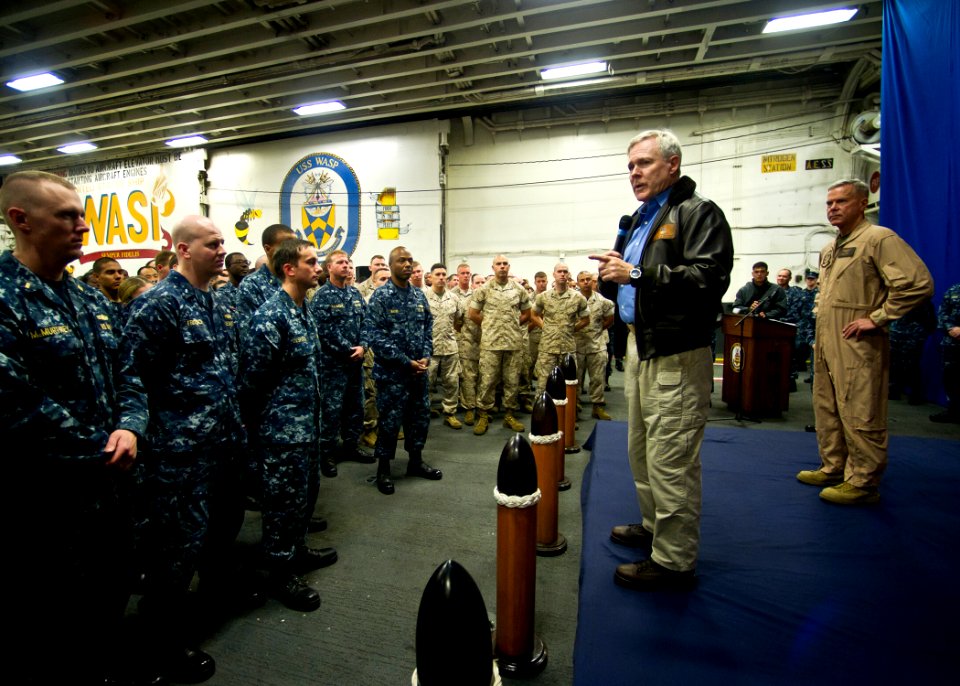 US Navy 111015-N-AC887-003 Secretary of the Navy (SECNAV) Ray Mabus speaks to Sailors and Marines during an all hands call aboard the amphibious as