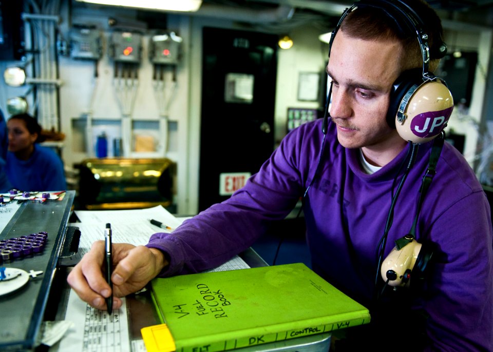 US Navy 111018-N-BT887-099 Aviation Boatswain's Mate (Fuel) 3rd Class Chris Leeper, from Eagle, Colo., supervises aircraft refueling from flight de