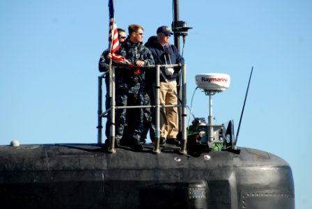 US Navy 111021-N-NK458-065 Cmdr. Dana Nelson, commanding officer of the Virginia-class attack submarine Pre-Commissioning Unit (PCU) California (SS