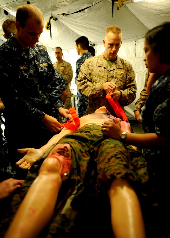 US Navy 111024-N-VV979-042 Lt. Cmdr. Brendon Drew, an emergency physician with 1st Marine Logistics (1MLG), instructs Naval Medical Center San Dieg