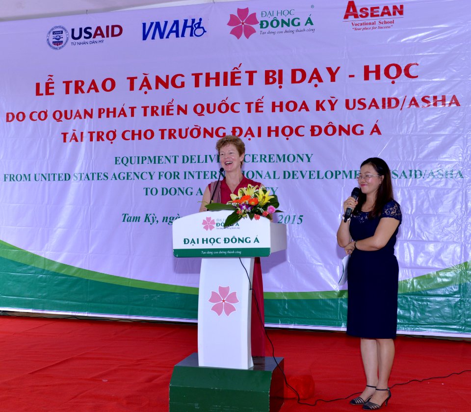 USAID gives educational equipment to Dong A University’s Quang Nam campus (22556693838)