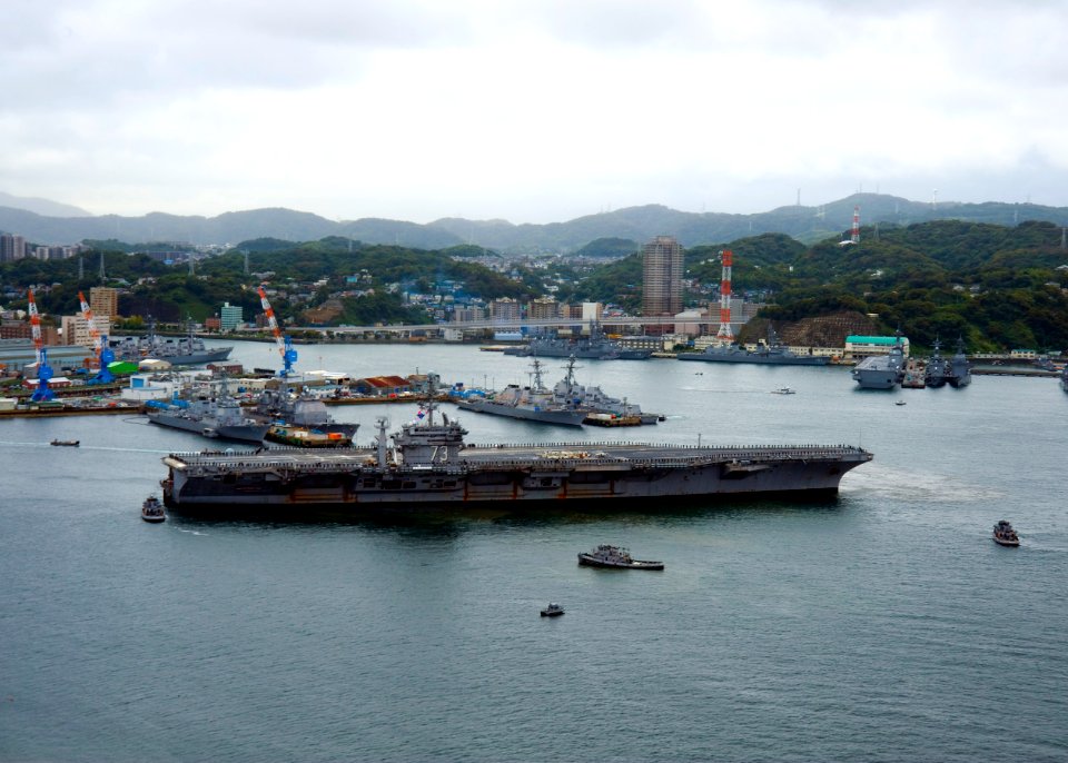 US Navy 111101-N-6720T-088 The aircraft carrier USS George Washington (CVN 73) returns to its forward-deployed port at Naval Support Activity Yokos