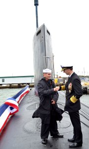 US Navy 111029-N-FC670-436 Chief of Naval Operations (CNO) Adm. Jonathan Greenert greets a Sailor aboard the Virginia-class attack submarine USS C