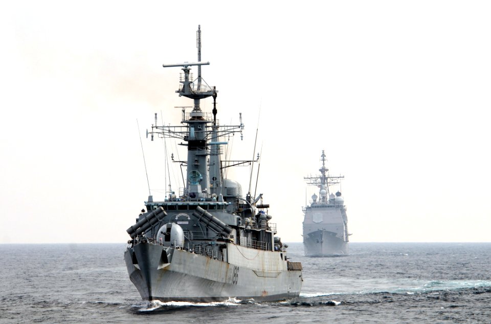 US Navy 111102-N-XQ375-421 The Pakistani navy destroyer PNS Shahjahan (D 186), left, and the guided-missile cruiser USS Mobile Bay (CG 53) transit