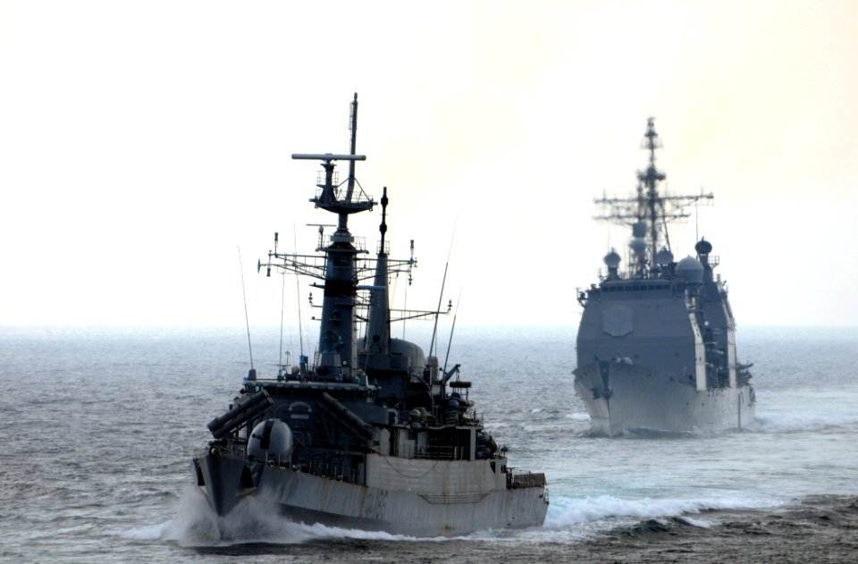 US Navy 111102-N-XQ375-340 The Pakistani navy destroyer PNS Shahjahan (D 186), left, and the guided-missile cruiser USS Mobile Bay (CG 53) transit