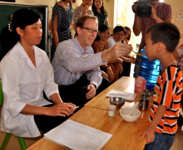 USAID Delivers Deworming Medication to Kindergartners in Nam Dinh Province (8920977886)