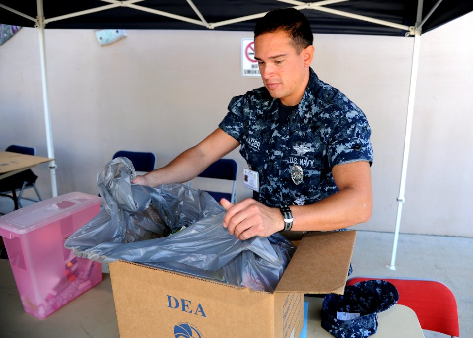 US Navy 111029-N-HJ915-001 Petty Officer 3rd Class Matthew Hager, from the Naval Hospital Camp Pendleton (NHCP) security department, prepares conta