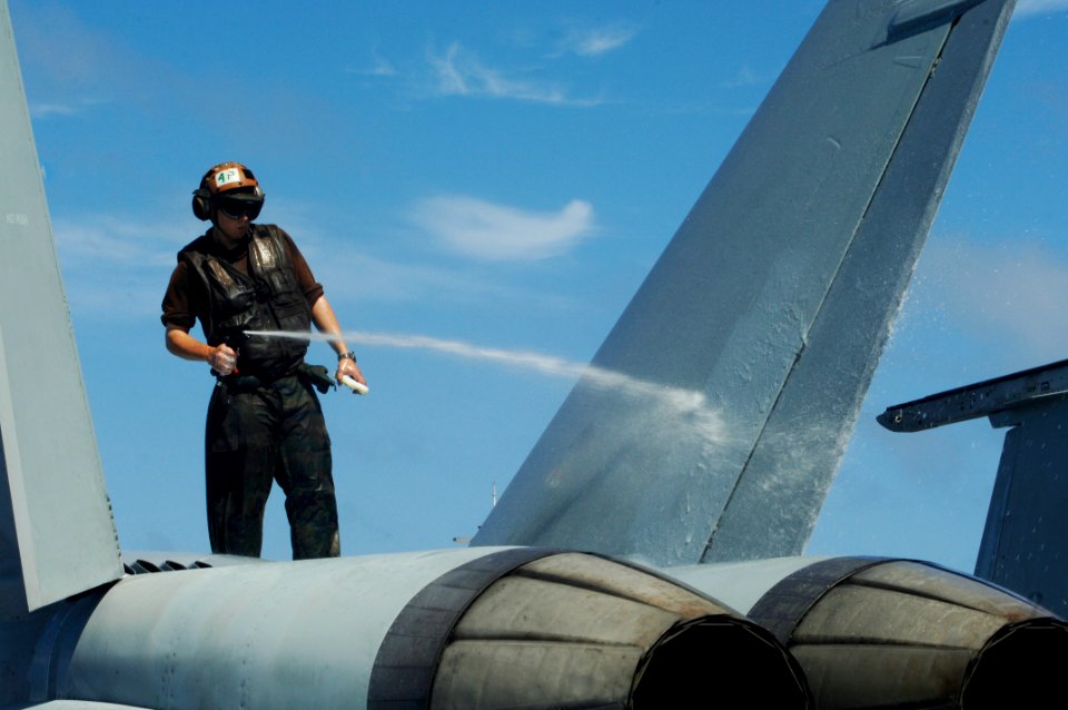 US Navy 111106-N-DS193-074 Sailor washes down an F-A-18 Super Hornet