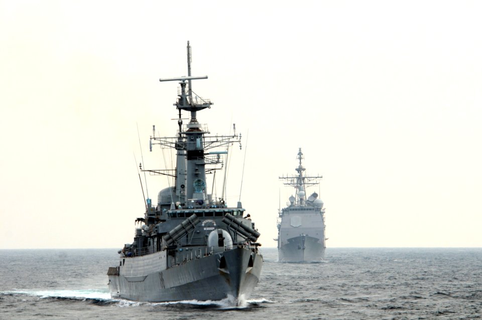 US Navy 111102-N-XQ375-417 The Pakistani navy destroyer PNS Shahjahan (D 186), left, and the guided-missile cruiser USS Mobile Bay (CG 53) transit