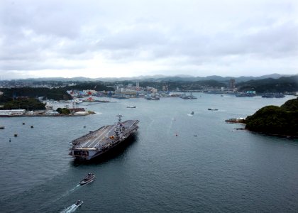 US Navy 111101-N-6720T-069 The aircraft carrier USS George Washington (CVN 73) returns to its forward-deployed port at Naval Support Activity Yokos