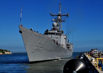 US Navy 111107-N-OH262-094 The guided-missile frigate USS Carr pulls into Naval Station Guantanamo Bay, Cuba