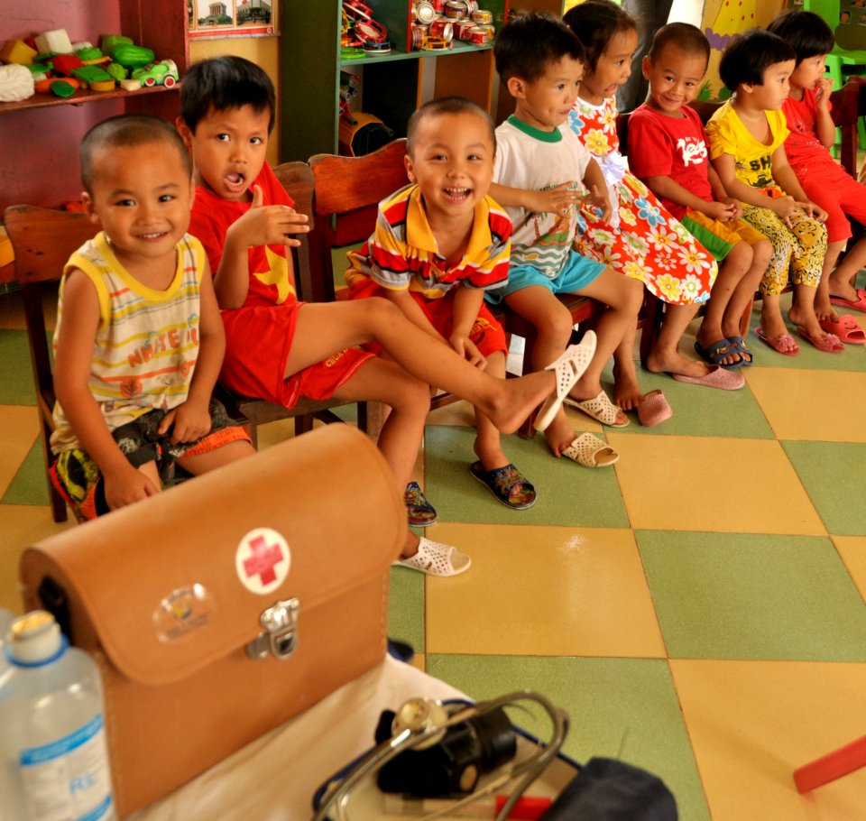USAID Delivers Deworming Medication to Kindergartners in Nam Dinh Province (8920433357)