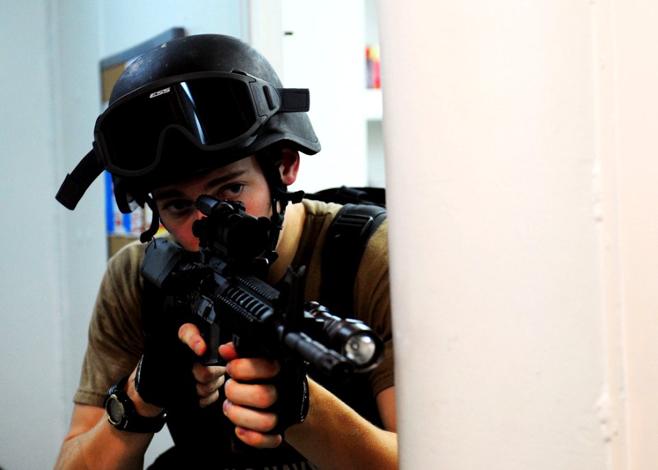 US Navy 111109-N-ED900-059 Sailors practice movement drills during VBSS training