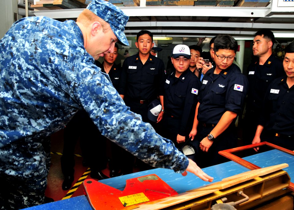 US Navy 111107-N-BK435-018 Republic of Korea sailors visit USS Frank Cable (AS 40)