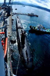 US Navy 111110-N-JH293-108 The Virginia-class submarine USS Texas (SSN 775) moors alongside the submarine tender USS Emory S. Land (AS 39) in Subic