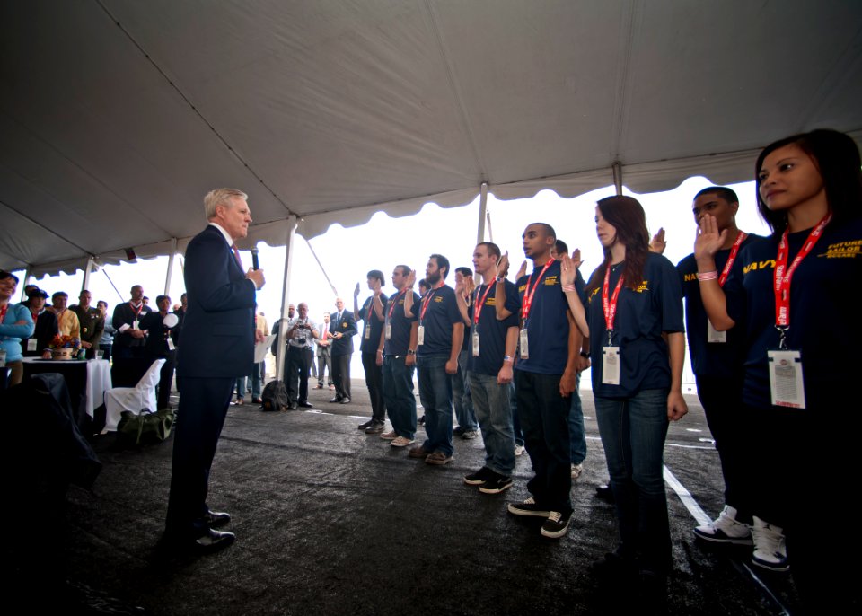US Navy 111111-N-AC887-002 Secretary of the Navy (SECNAV) the Honorable Ray Mabus administers the oath of enlistment to 14 San Diego-area recruits