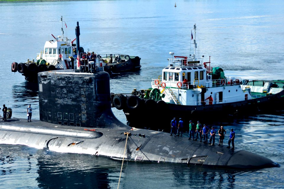 US Navy 111110-N-JH293-076 The Virginia-class fast attack submarine USS Texas (SSN 775) executes a tended mooring alongside the submarine tender US