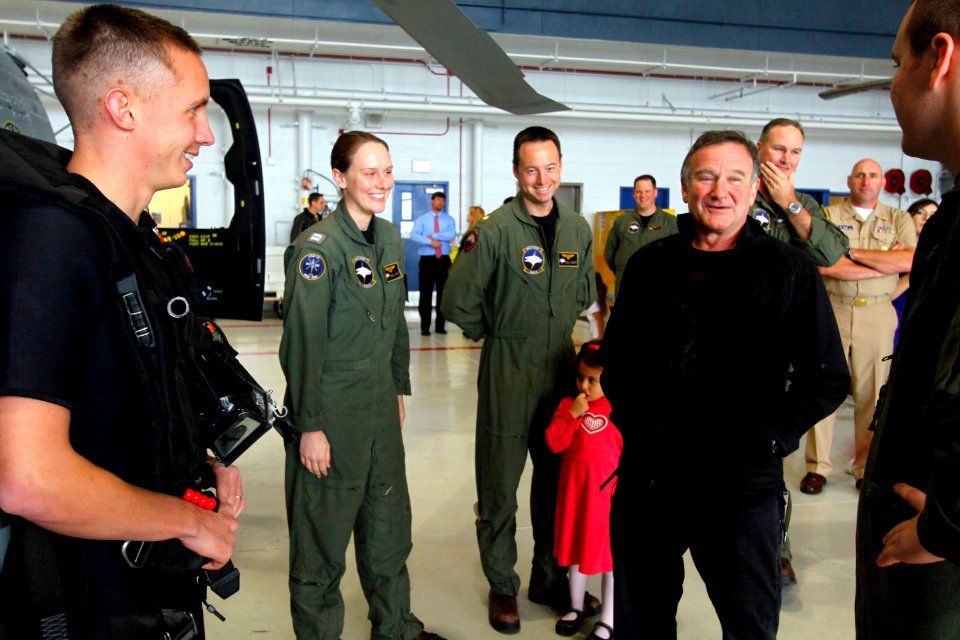 US Navy 111112-N-RC734-080 Academy Award winning actor and comedian Robin Williams meets with naval aircrewmen assigned to the Wolf Pack of Helicop