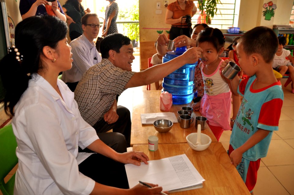USAID Delivers Deworming Medication to Kindergartners in Nam Dinh Province (8920316039)